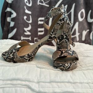 PRICE DROP!!   Chinese Laundry size 7 open toe chunk heeled snake print
